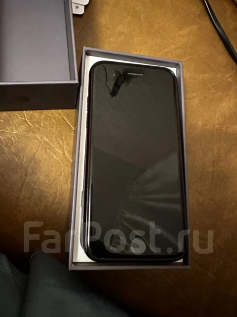 Apple iPhone 8. �/�, 64 ��, ������, 4G LTE ����