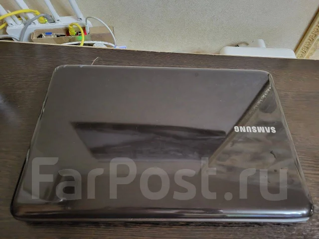 Samsung R540. 15.6", 2,6����, ��� 4 ��, ���� 500���, WiFi: 1, Bluetooth: 1, ����������� �� 4��. ����