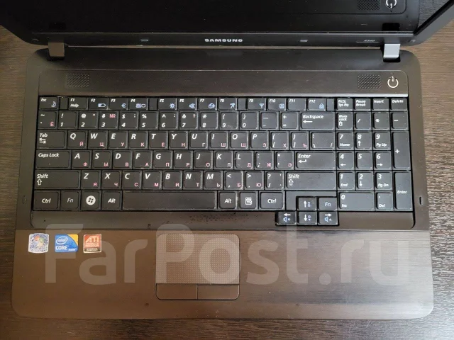 Samsung R540. 15.6", 2,6����, ��� 4 ��, ���� 500���, WiFi: 1, Bluetooth: 1, ����������� �� 4��. ����