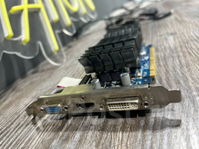 GeForce GT 210 ����