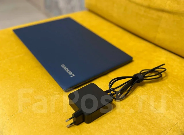 Lenovo IdeaPad 330-15IKB. 15.6", 2,7����, ��� 6 ��, ���� 1 000���, WiFi: 1, Bluetooth: 1, ����������� �� 2��. ����