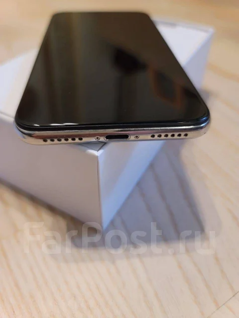 Apple iPhone X. �/�, 64 ��, �����, 4G LTE, NFC ����