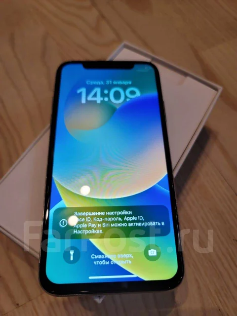 Apple iPhone X. �/�, 64 ��, �����, 4G LTE, NFC ����