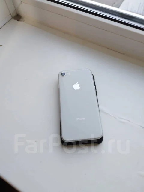 Apple iPhone 8. �/�, 64 ��, �����, 3G, 4G LTE, NFC ����