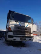 Hino 700 ����