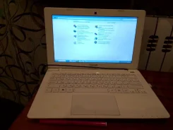 Asus. ��� 4 ��, ���� 110���, WiFi: 1, Bluetooth: 1 ����