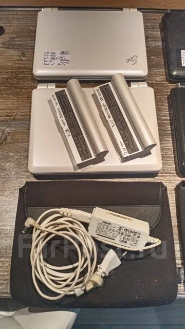 Asus Eee PC. 10", 1,6����, ��� 2048 ��, ���� 97���, WiFi: 1, Bluetooth: 1, ����������� �� 6��. ����