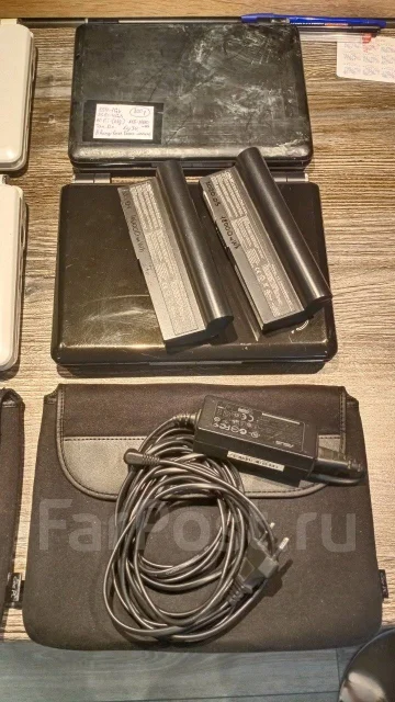 Asus Eee PC. 10", 1,6����, ��� 2048 ��, ���� 97���, WiFi: 1, Bluetooth: 1, ����������� �� 6��. ����