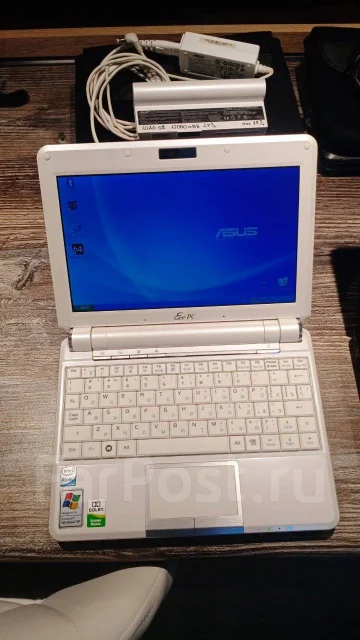 Asus Eee PC. 10", 1,6����, ��� 2048 ��, ���� 97���, WiFi: 1, Bluetooth: 1, ����������� �� 6��. ����