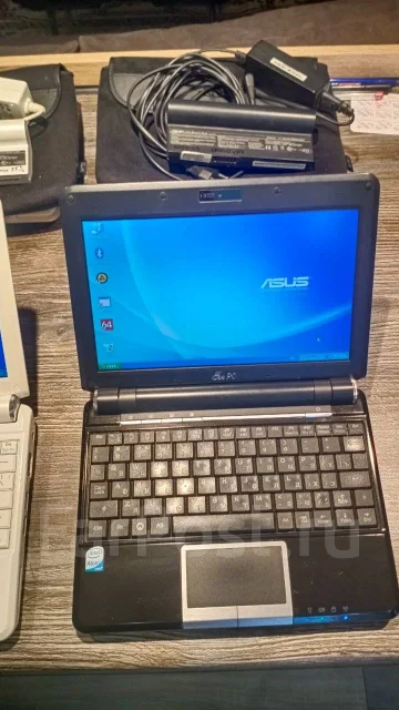 Asus Eee PC. 10", 1,6����, ��� 2048 ��, ���� 97���, WiFi: 1, Bluetooth: 1, ����������� �� 6��. ����