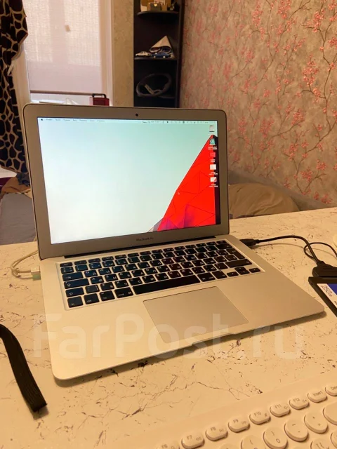 Apple MacBook Air 13 2017 Mid. 13", 1,8����, ��� 8 ��, ���� 256���, WiFi: 1, Bluetooth: 1, ����������� �� 12��. ����
