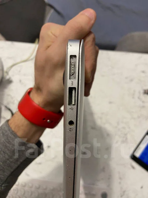 Apple MacBook Air 13 2017 Mid. 13", 1,8����, ��� 8 ��, ���� 256���, WiFi: 1, Bluetooth: 1, ����������� �� 12��. ����