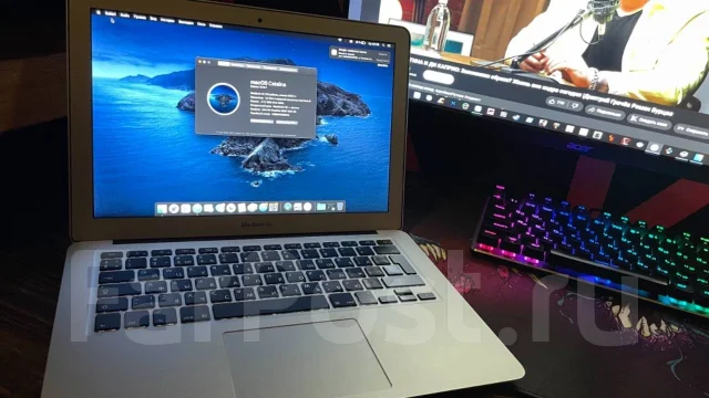 Apple MacBook Air 13 2015 Early. 13", 1,6����, ��� 4 ��, ���� 128���, WiFi: 1, Bluetooth: 1 ����