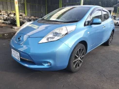 Nissan Leaf. ZE0, EM61 ����