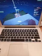 Apple MacBook Air. 13.3", 1,3����, ��� 4 ��, ���� 128���, WiFi: 1, Bluetooth: 1, ����������� �� 6��. ����