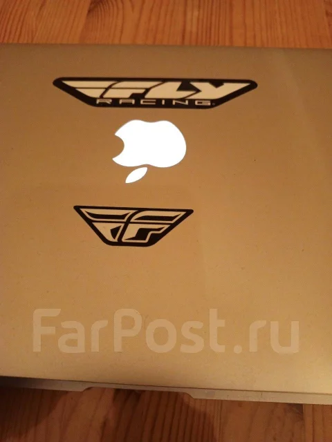Apple MacBook Air. 13.3", 1,3����, ��� 4 ��, ���� 128���, WiFi: 1, Bluetooth: 1, ����������� �� 6��. ����