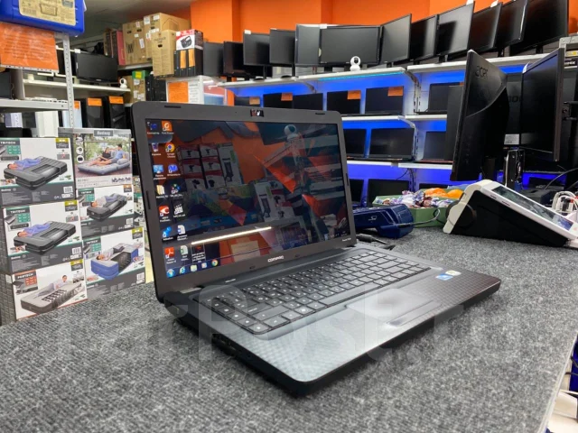 Compaq. 15.6", ��� 3072 �� ����