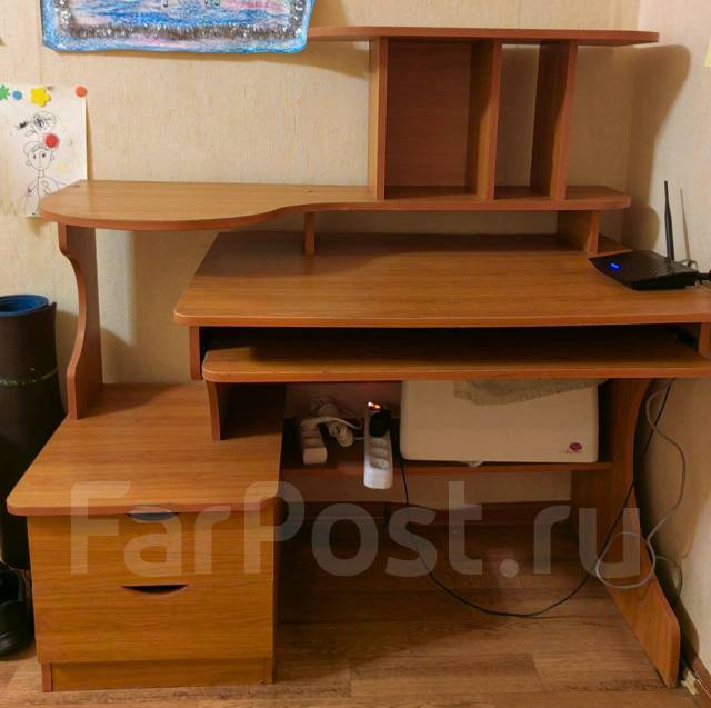 Продам компьютерный стол б/у, прямоугольный, коричневый, в наличии ...