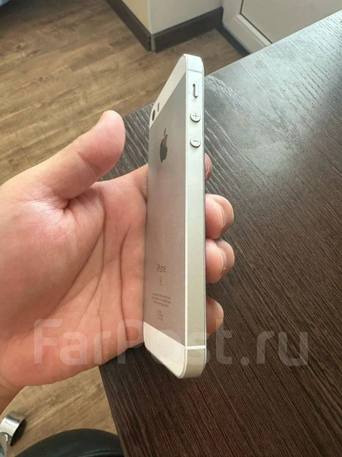 Apple iPhone SE. �/�, 64 ��, �����, 4G LTE ����