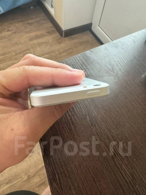 Apple iPhone SE. �/�, 64 ��, �����, 4G LTE ����