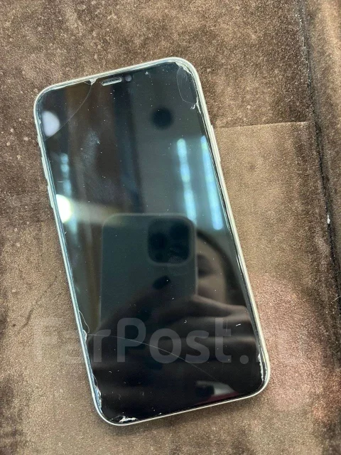 Apple iPhone 11. �/�, 64 ��, �����, 4G LTE, NFC ����