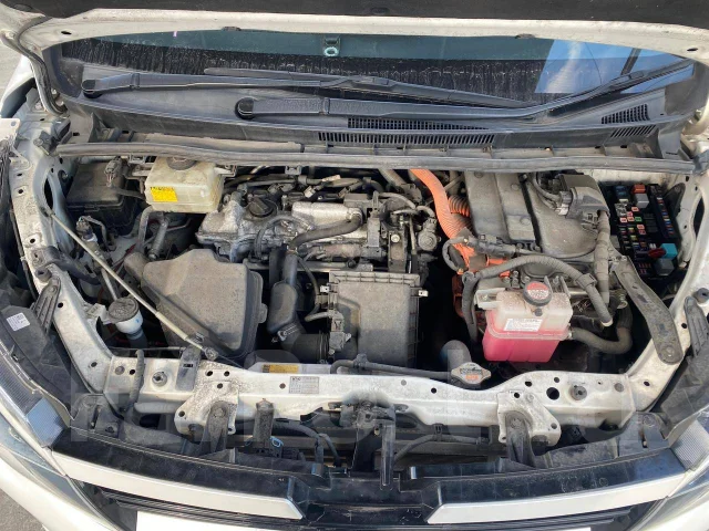 Toyota Voxy. ZRR80G ZRR80W ZRR85G ZRR85W ZWR80G ZWR80W, 2ZRFXE 3ZRFAE ����