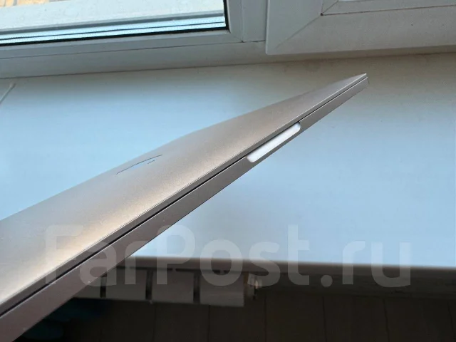 Apple MacBook Pro 13 2018. 13.3", ��� 8 ��, WiFi: 1, Bluetooth: 1 ����