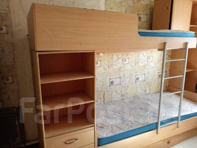 Продам двух ярусную кровать с полками, лдсп, бельевой ящик, матрас в ...