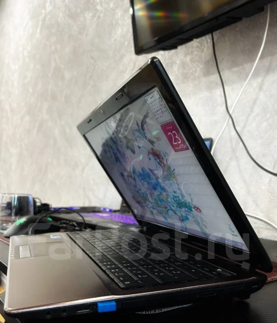 Asus K53S. 15.6", 2,6����, WiFi: 1, Bluetooth: 1 ����