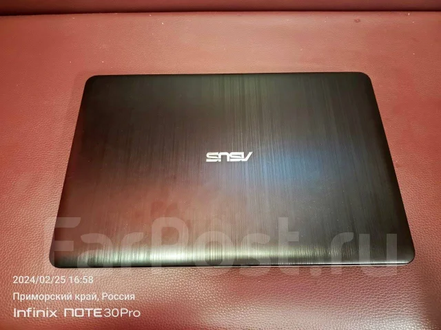 Asus. 15.6", 1,1����, ��� 4 ��, ���� 500���, WiFi: 1, Bluetooth: 1, ����������� �� 4��. ����