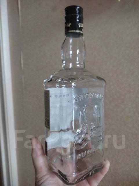 Бутылки стеклянные квадратные во Владивостоке