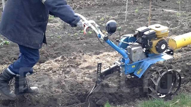 Вспашка земли, участка, огорода мотоблоком во Владивостоке