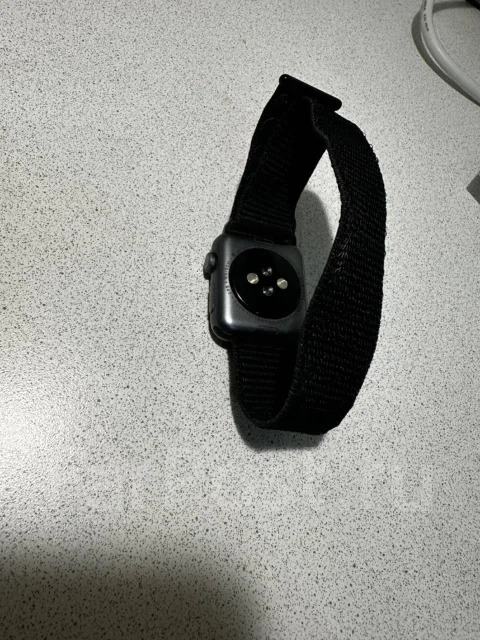 Apple Watch Series 3. GPS ����