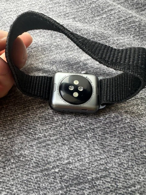 Apple Watch Series 3. GPS ����