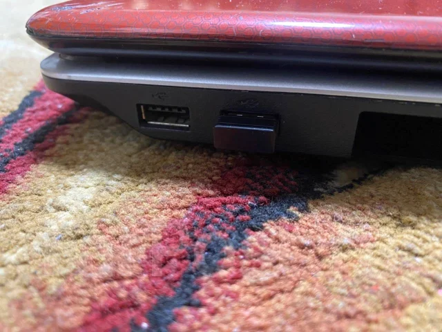 Packard Bell. 17", 2,1����, ��� 4 ��, ���� 450���, WiFi: 1, ����������� �� 1��. ����