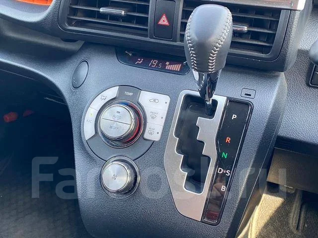 Toyota Sienta. ��������, 4wd, 1.5 (103��.�.), ������, 57 000����. ��, �/�. ��� ����� �� ������������ ����