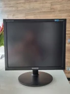 Samsung. 19", ���������� �� (LCD, LED, QLED) ����
