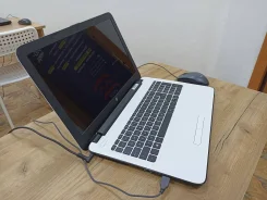 HP 15-af106ur. 15.6", 2����, ��� 8 ��, ���� 256���, WiFi: 1, Bluetooth: 1, ����������� �� 5��. ����