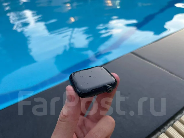 Apple Watch Series 8. IP68 ����