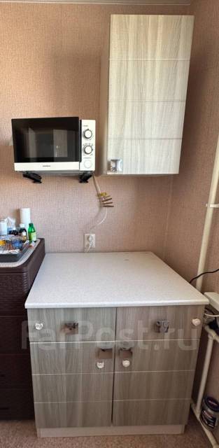 Кухонная мебель б/у, бежевый, в наличии. Цена: 4 000₽ во Владивостоке