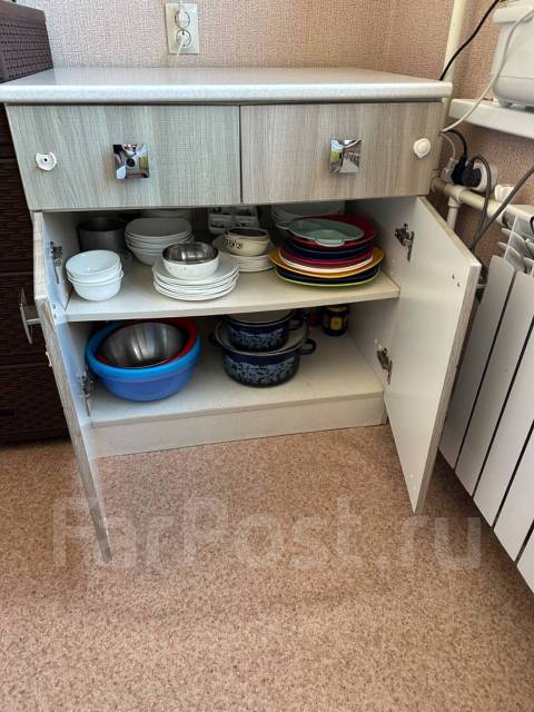 Кухонная мебель б/у, бежевый, в наличии. Цена: 4 000₽ во Владивостоке
