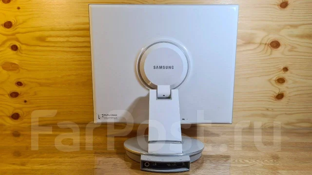 Samsung. 19", ���������� �� (LCD, LED, QLED) ����