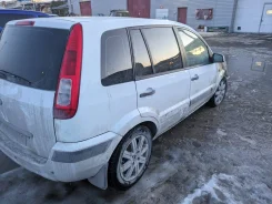 Ford Fusion ����