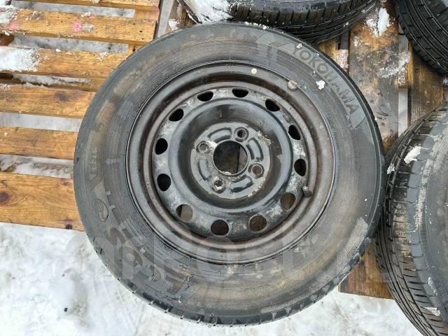 Штамповки Mitsubishi R14x5.5JJ на резине Yokohama Ecos 185/70R14, 14 ...