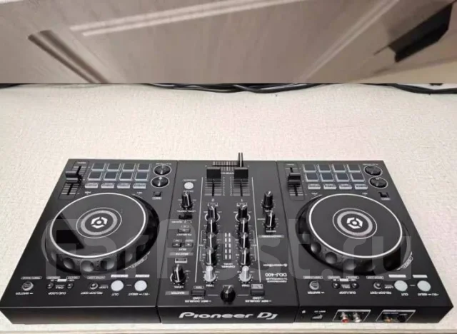 Pioneer DJ DDJ-400 ����
