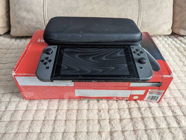 Nintendo switch rev 2, б/у, в наличии. Цена: 20 000₽ во Владивостоке