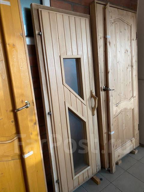 Дверь деревянная из массива в парную со стеклом, б/у, в наличии. Цена ...