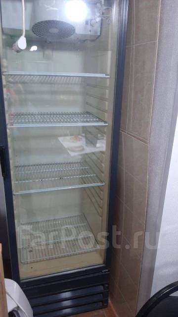 Витрина-холодильник, б/у, в наличии. Цена: 7 500₽ во Владивостоке