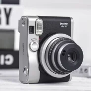 Fujifilm Instax Mini 90 ����