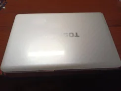 Toshiba Satellite. 13.3", 2,3����, ��� 8 ��, ���� 760���, WiFi: 1, Bluetooth: 1, ����������� �� 2��. ����